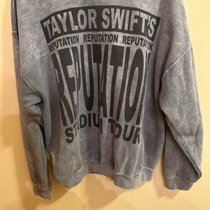 Reputation stadium tour crew neck USED